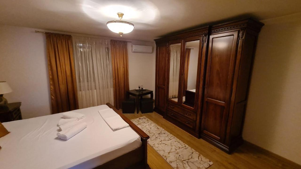 Casa Luca Hotel Moldova Noua Exterior photo